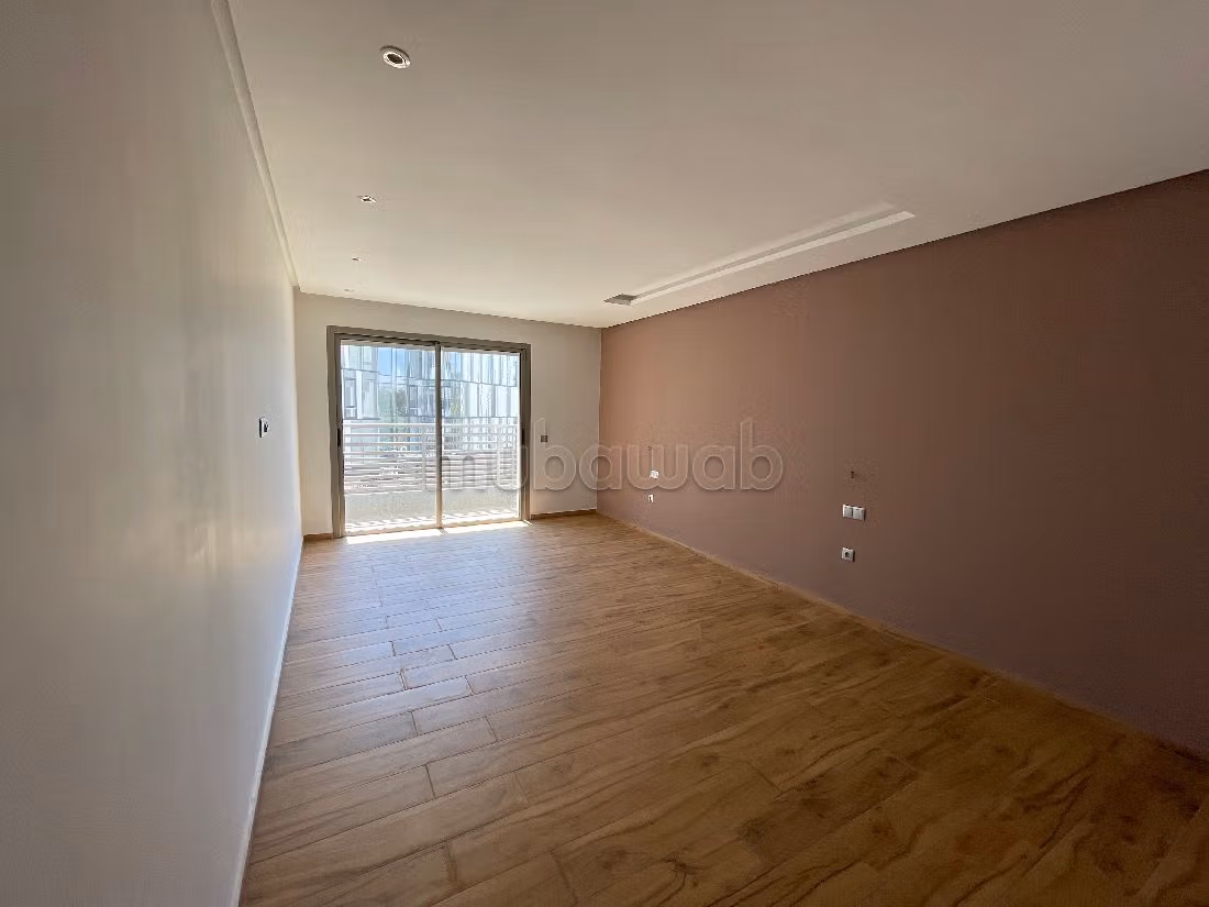 Rent this apartment in Beauséjour. Large area 162 m². Carpark and elevator