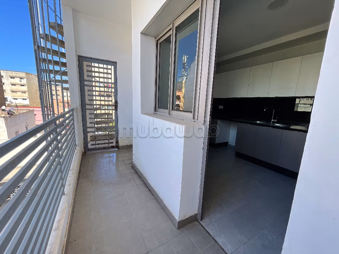 Rent this apartment in Beauséjour. Large area 162 m². Carpark and elevator
