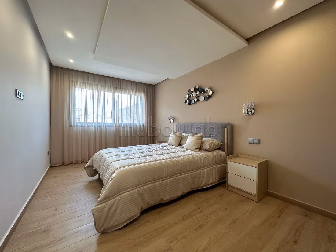 Rent this apartment in Beauséjour. Large area 162 m². Carpark and elevator