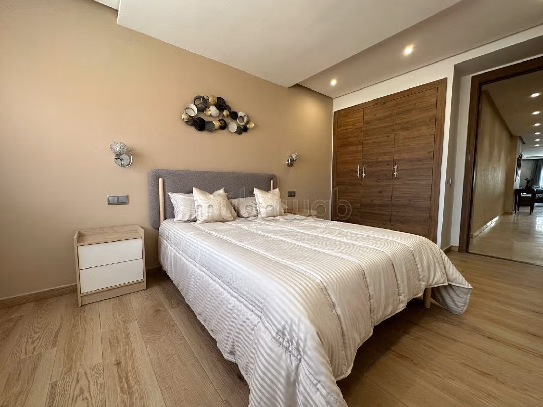 Rent this apartment in Beauséjour. Large area 162 m². Carpark and elevator
