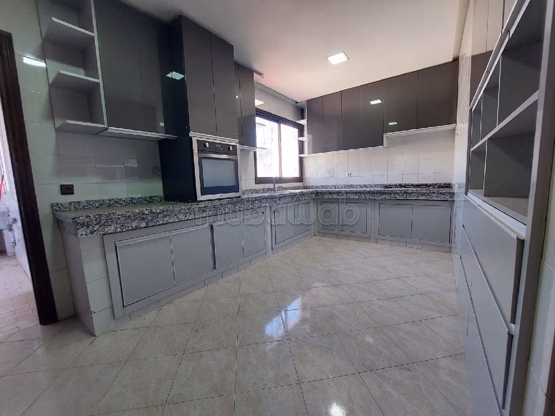 Apartment to purchase in Triangle d'Or. 5 rooms. Lift