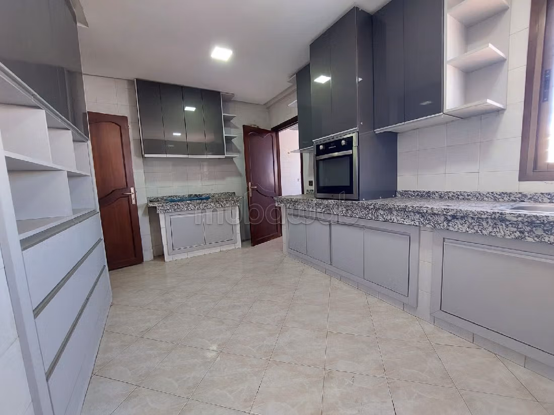 Apartment to purchase in Triangle d'Or. 5 rooms. Lift