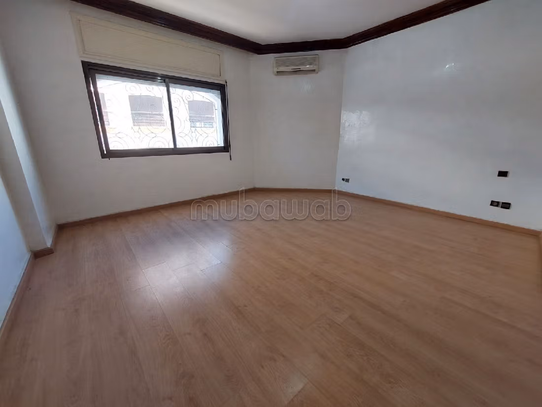 Apartment to purchase in Triangle d'Or. 5 rooms. Lift
