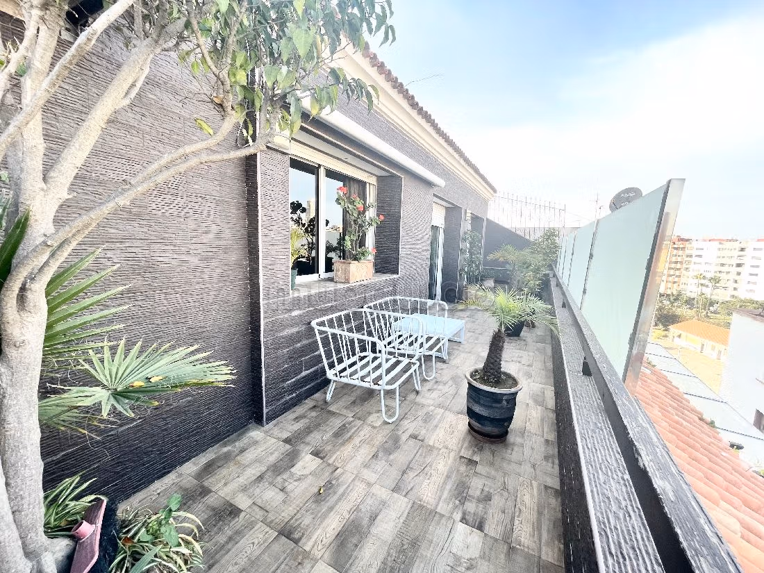 Appartamento da acquistare a Bourgogne Est. Superficie di 145 m². Splendido giardino e comodo posto auto