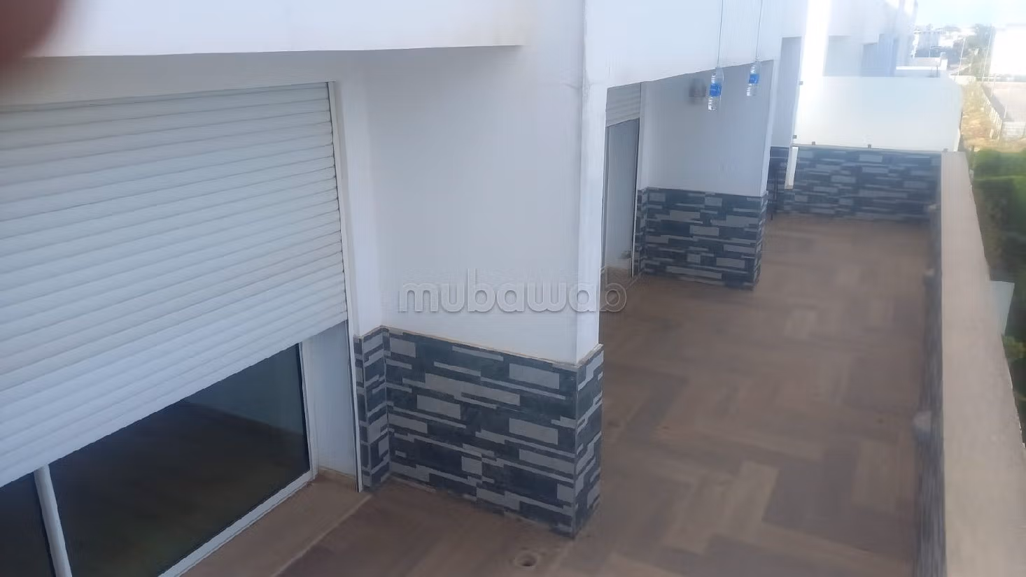 شقة للشراء بدار بوعزة. المساحة 210 م². حديقة ومصعد