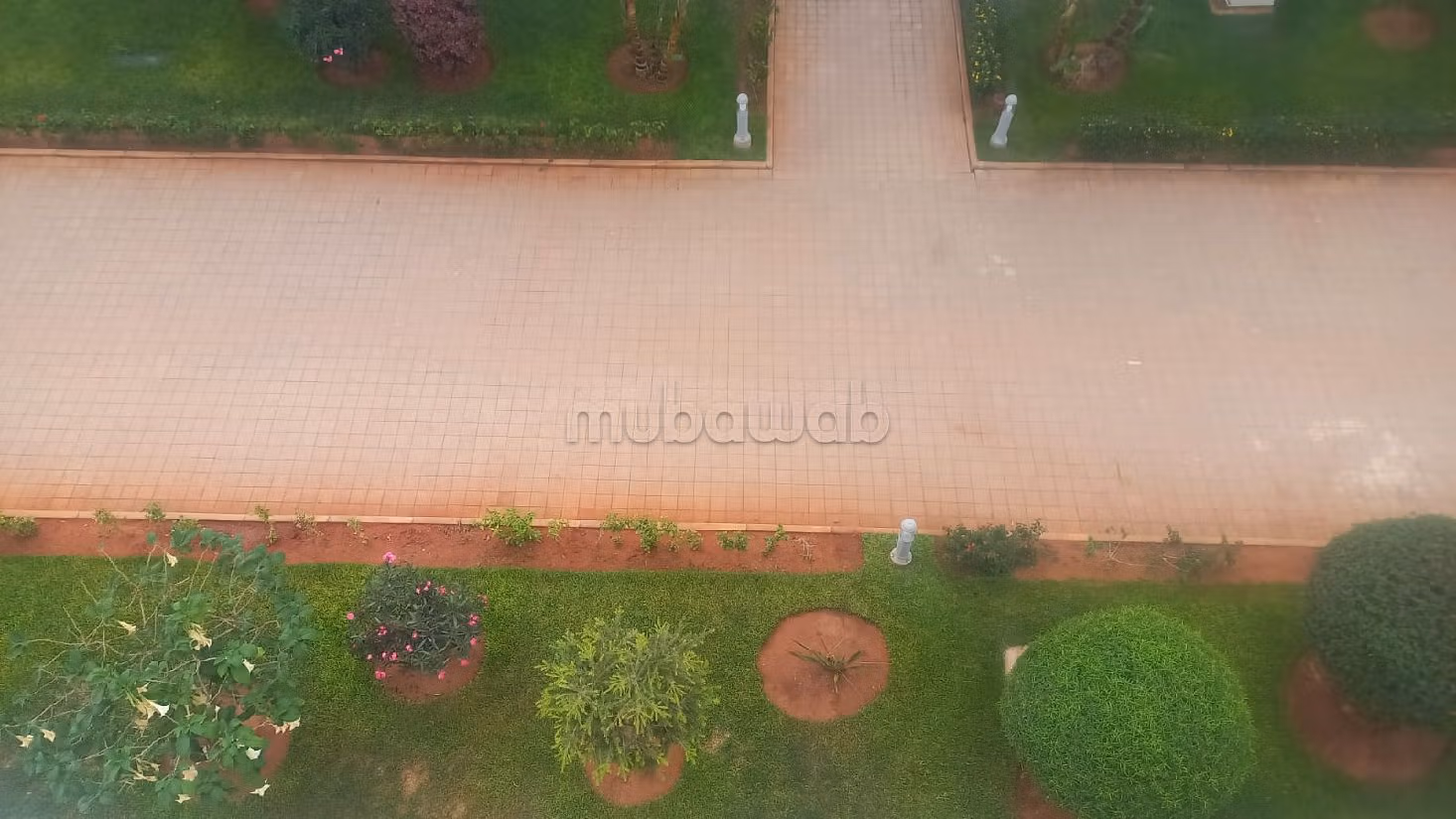 شقة للشراء بدار بوعزة. المساحة 210 م². حديقة ومصعد