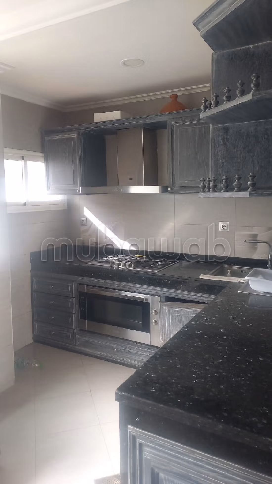 شقة للشراء بدار بوعزة. المساحة 210 م². حديقة ومصعد