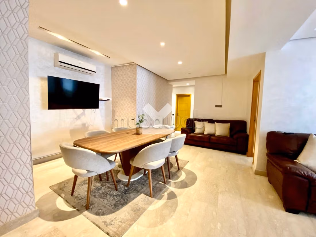 Bonito piso en venta. 5 habitaciones grandes. Con garaje y ascensor