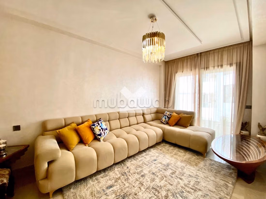 Bonito piso en venta. 5 habitaciones grandes. Con garaje y ascensor