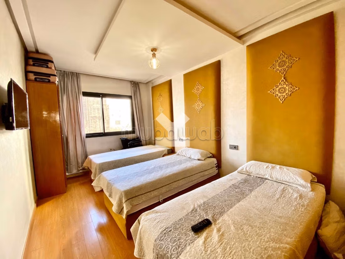 Bonito piso en venta. 5 habitaciones grandes. Con garaje y ascensor