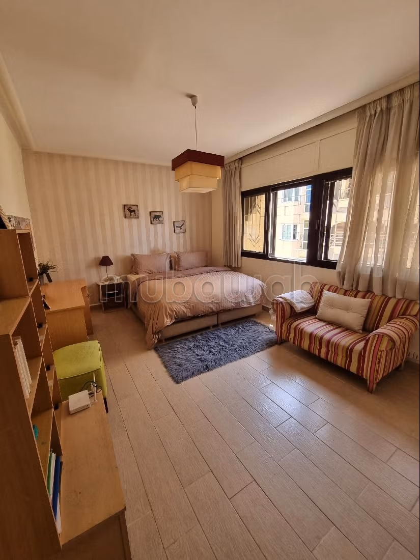 Sale of a lovely apartment in Les Hôpitaux. Large area 296 m². Carpark and elevator