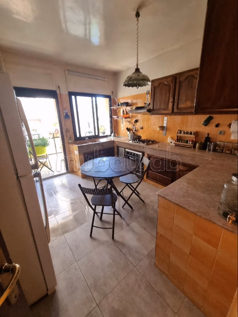 Sale of a lovely apartment in Les Hôpitaux. Large area 296 m². Carpark and elevator