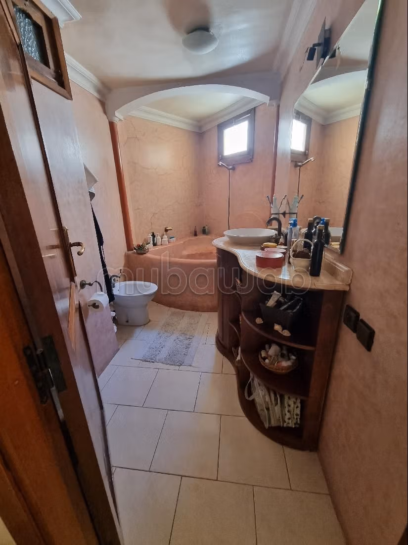 Sale of a lovely apartment in Les Hôpitaux. Large area 296 m². Carpark and elevator