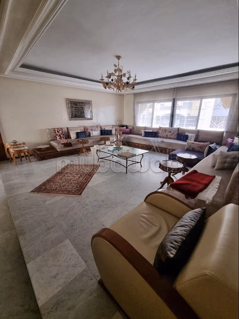 Sale of a lovely apartment in Les Hôpitaux. Large area 296 m². Carpark and elevator