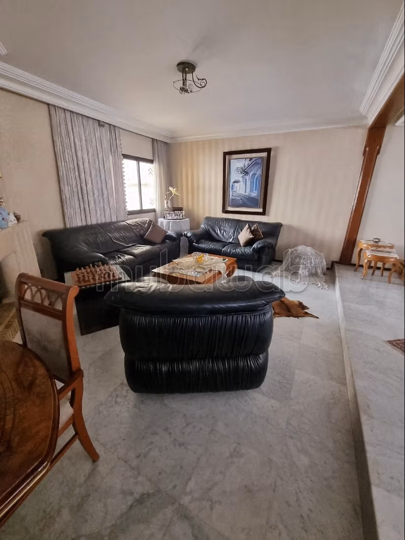 Sale of a lovely apartment in Les Hôpitaux. Large area 296 m². Carpark and elevator