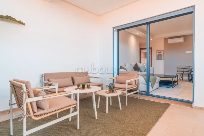 Superbe appartement à vendre à Ain Diab Extension. 3 pièces confortables. Espaces verts et ascenseur