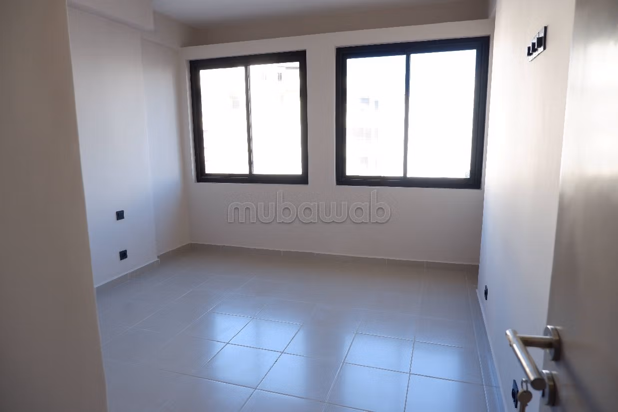 Huren: kantoorruimte in Port. Totale oppervlakte 115 m². Lift aanwezig