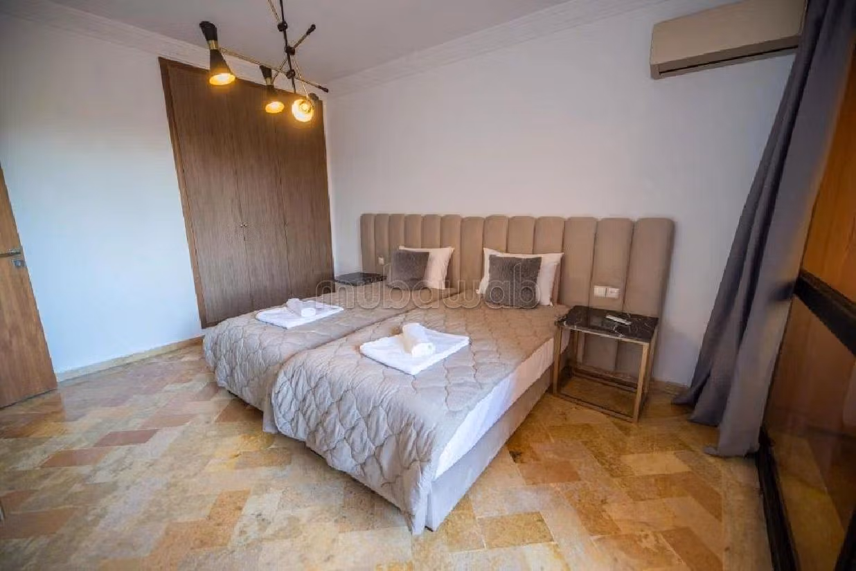 Apartment for rent in Hivernage. Dimension 120 m². Lift and garage