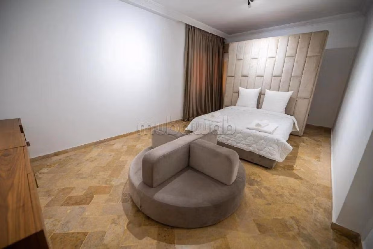 Apartment for rent in Hivernage. Dimension 120 m². Lift and garage