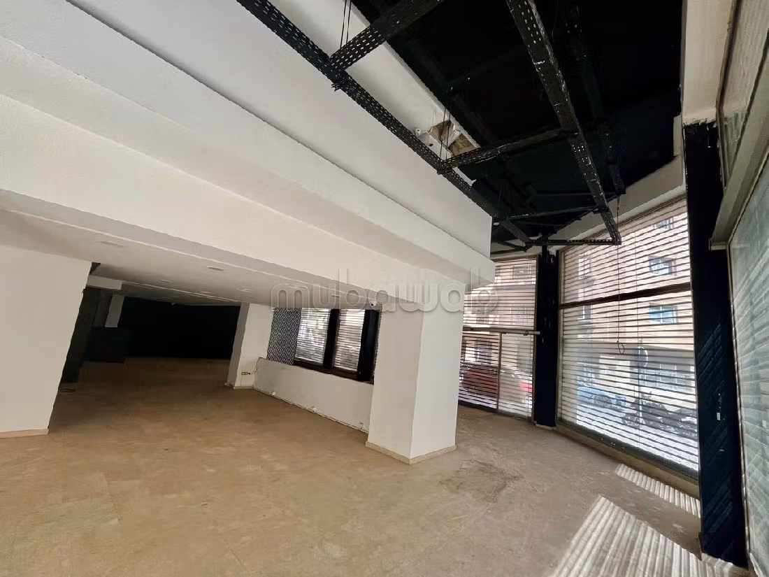 Oficinas y locales comerciales en alquiler en Les princesses. Área total 472 m². 