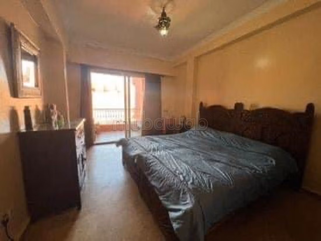 شقة جميلة للبيع بماجوريل. المساحة الكلية 85 م². إقامة آمنة ومجهزة بنظام استقطاب قنوات الأقمار الصناعية.