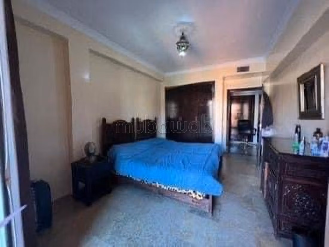 شقة جميلة للبيع بماجوريل. المساحة الكلية 85 م². إقامة آمنة ومجهزة بنظام استقطاب قنوات الأقمار الصناعية.