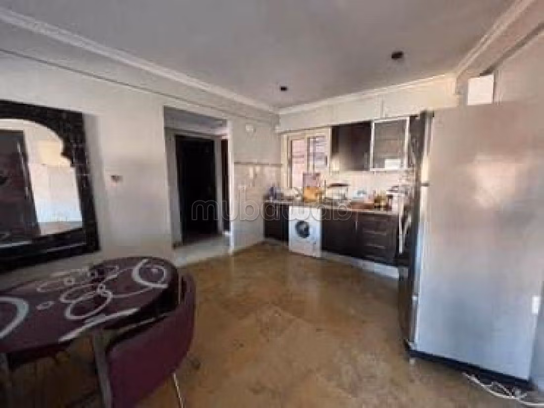 شقة جميلة للبيع بماجوريل. المساحة الكلية 85 م². إقامة آمنة ومجهزة بنظام استقطاب قنوات الأقمار الصناعية.