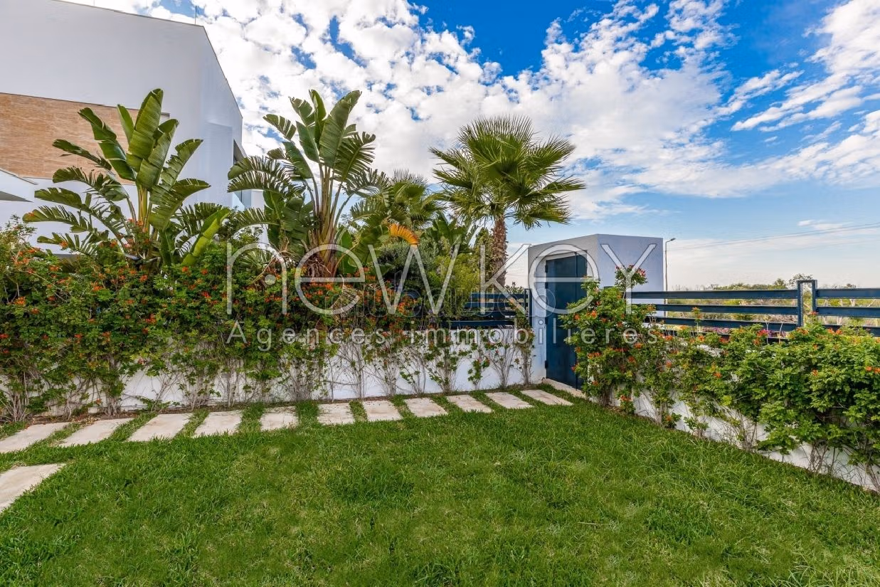 Bellissima casa in vendita a La Marsa. Superficie totale 480 m². Garage e terrazzo. 