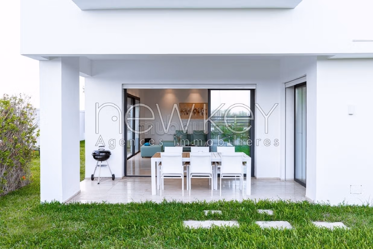 Bellissima casa in vendita a La Marsa. Superficie totale 480 m². Garage e terrazzo. 