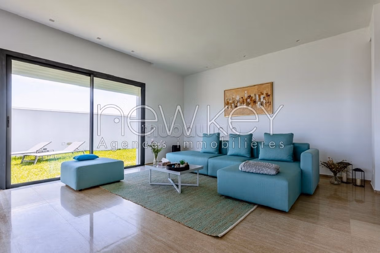 Bellissima casa in vendita a La Marsa. Superficie totale 480 m². Garage e terrazzo. 