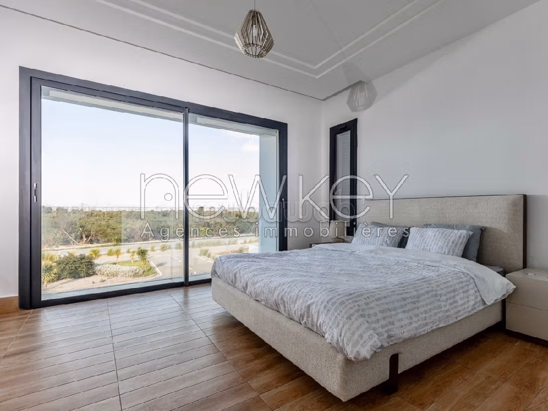 Bellissima casa in vendita a La Marsa. Superficie totale 480 m². Garage e terrazzo. 