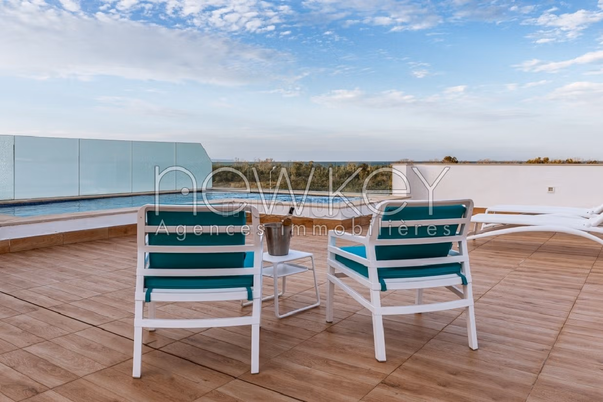 Bellissima casa in vendita a La Marsa. Superficie totale 480 m². Garage e terrazzo. 