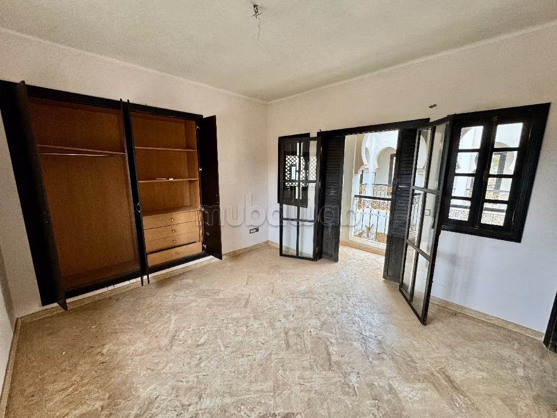 High quality house for sale in Route de Fez. 4 rooms. Living room with fireplace, General air conditioning System. 