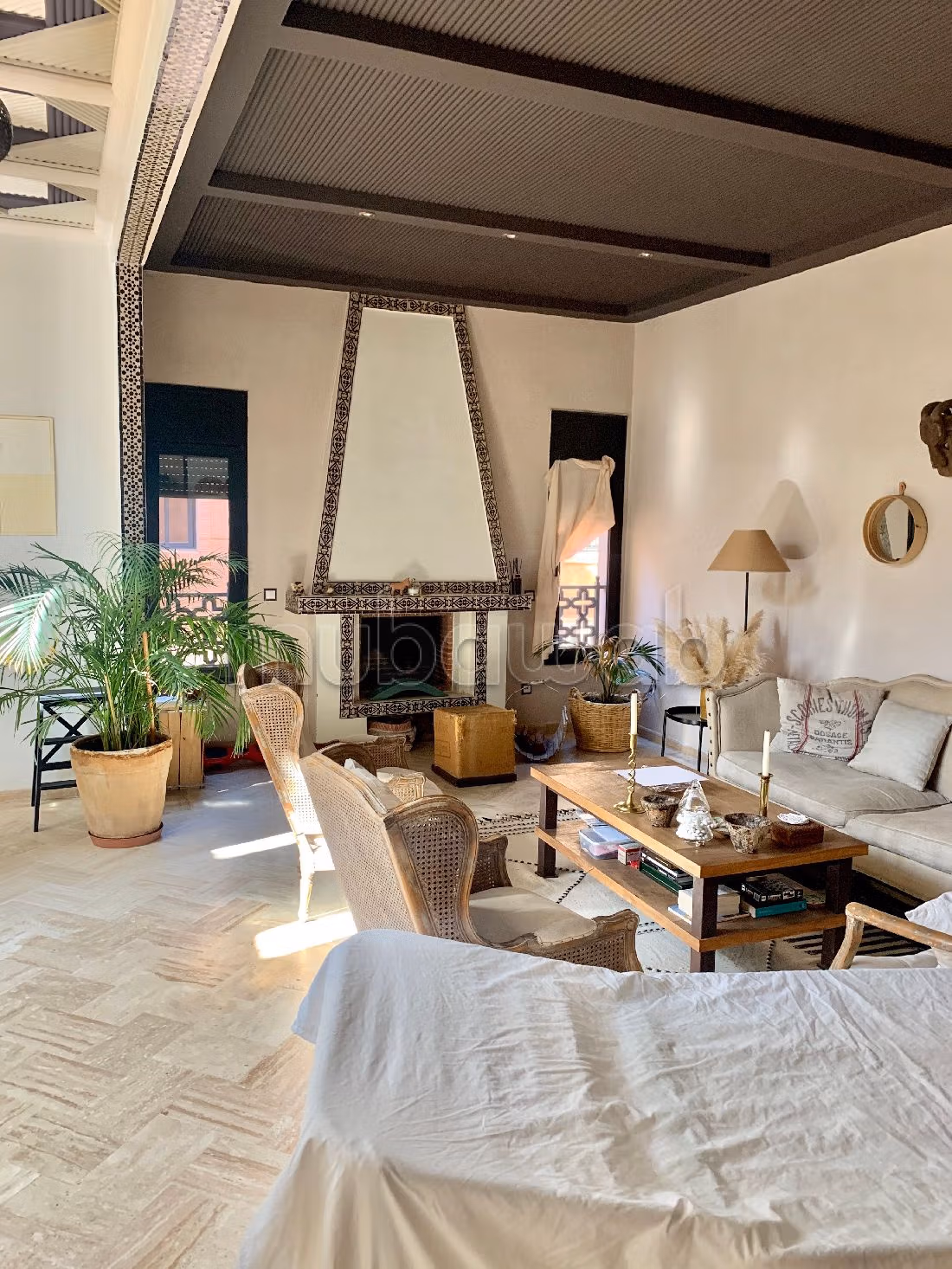 High quality house for sale in Route de Fez. 4 rooms. Living room with fireplace, General air conditioning System. 