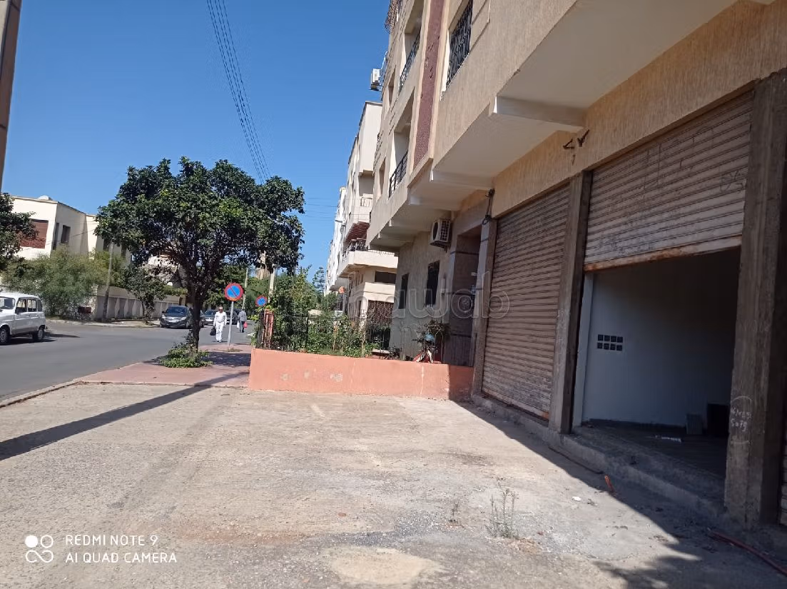 Offices & shops to rent in Centre Ville. Total area 98 m². Air conditioning system. 