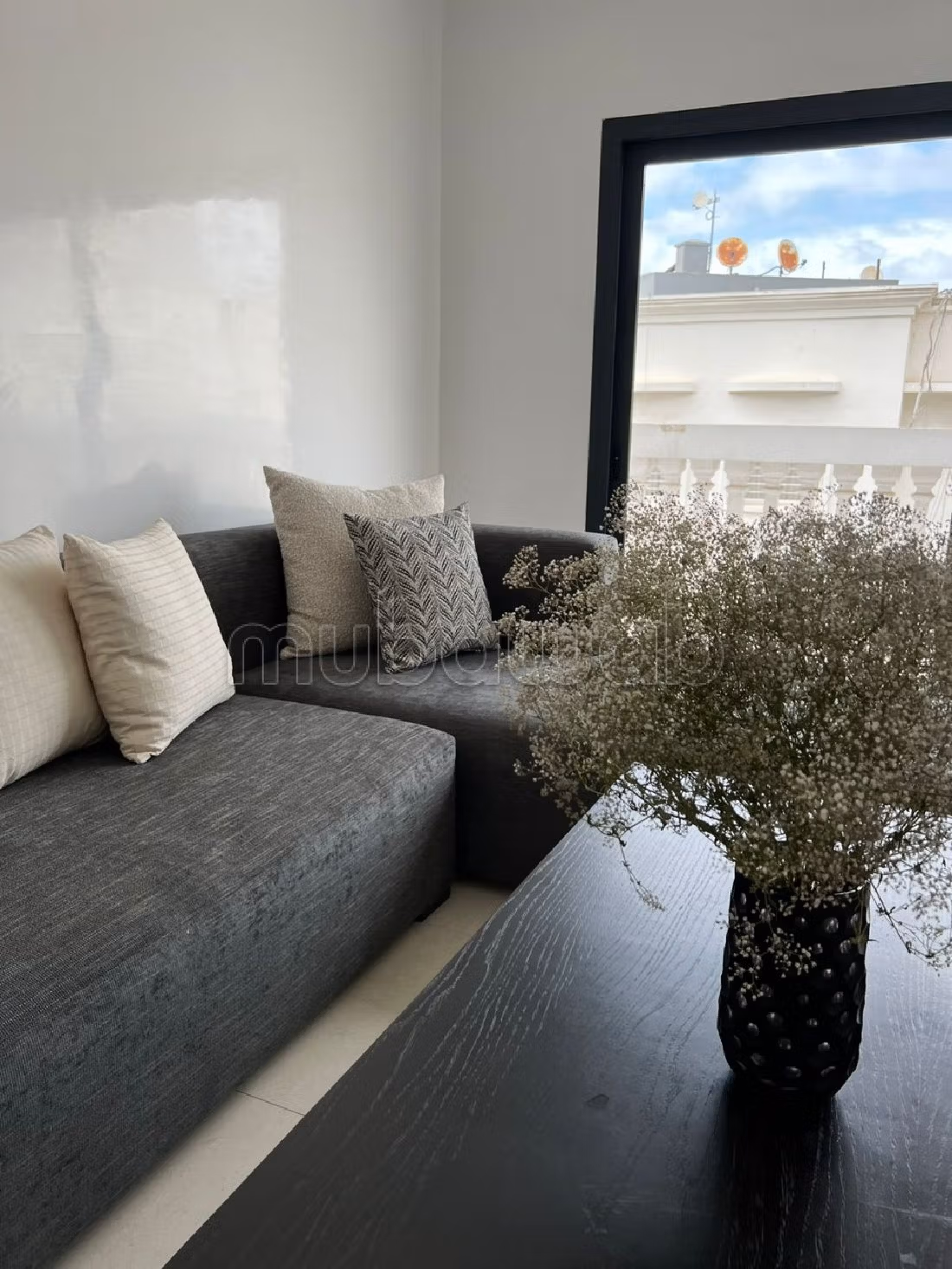 Very nice apartment for rent in Racine. 2 beautiful rooms. No Lift, Balcony. 