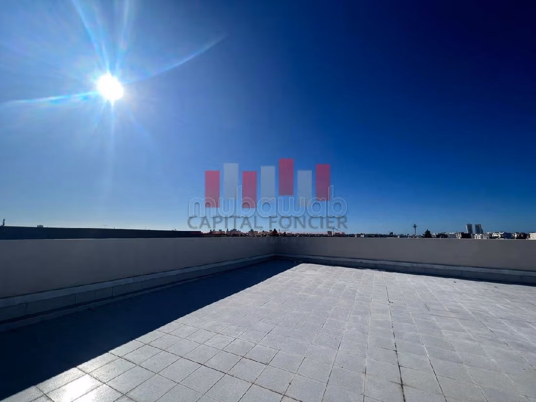 Offices for rent in Maârif. Large area 454 m². Lift and parking spaces