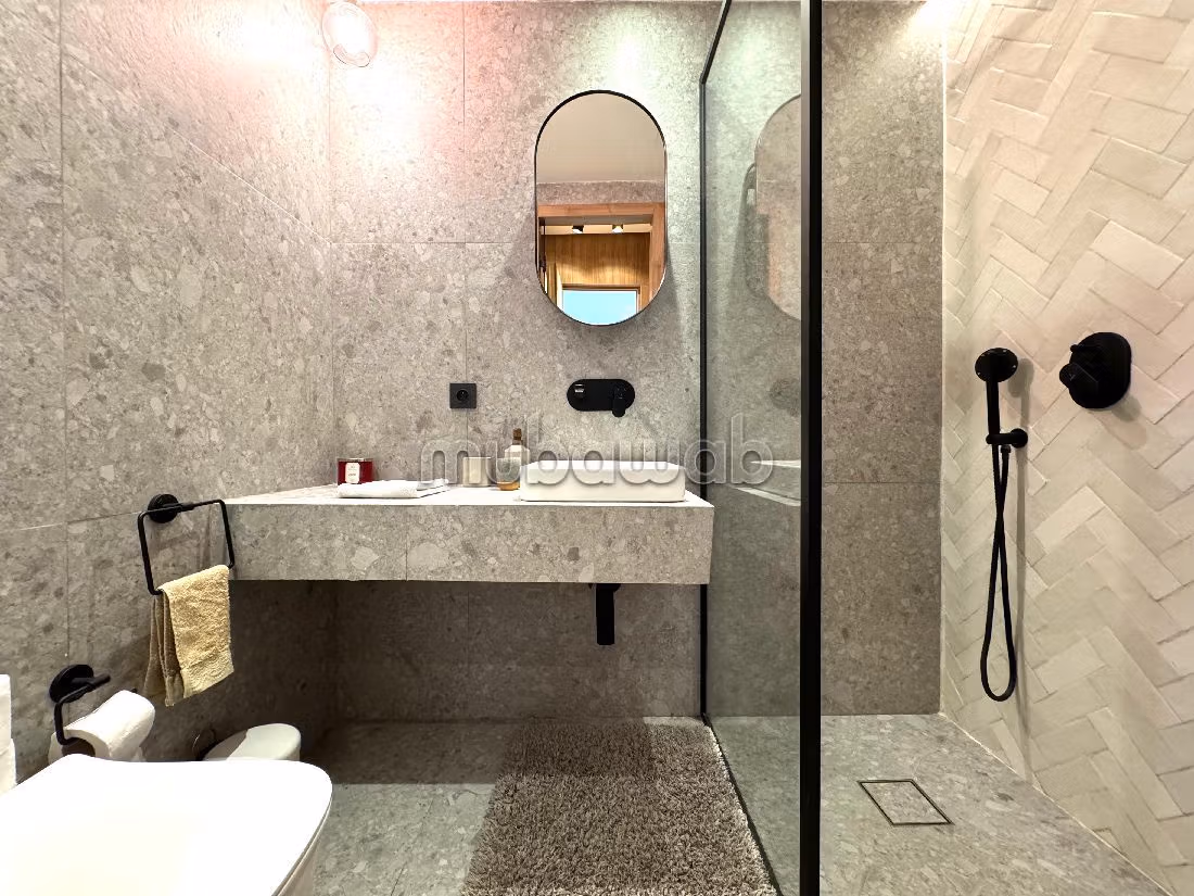 شقة رائعة للايجار بغوثي. المساحة 112 م². مفروشة