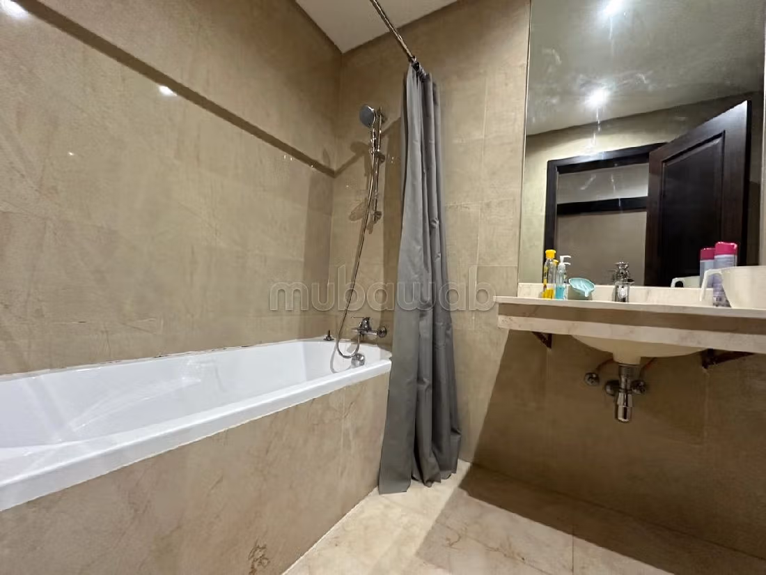 Bonito piso en venta en Guéliz. 3 hermosas habitaciones. Ascensor y terraza. 