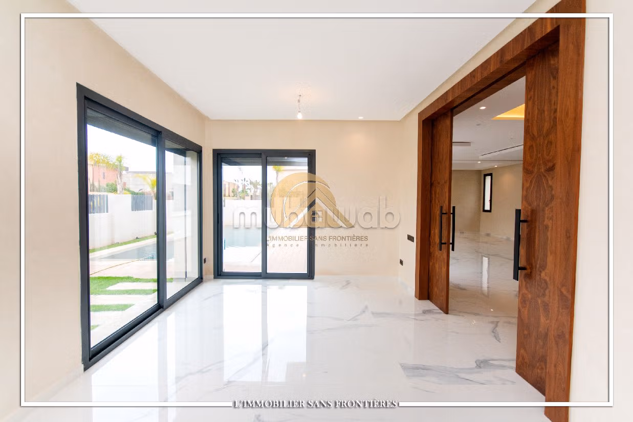Villa moderne vide à louer, résidence golfique, piscine et jardin privés, Route Ourika