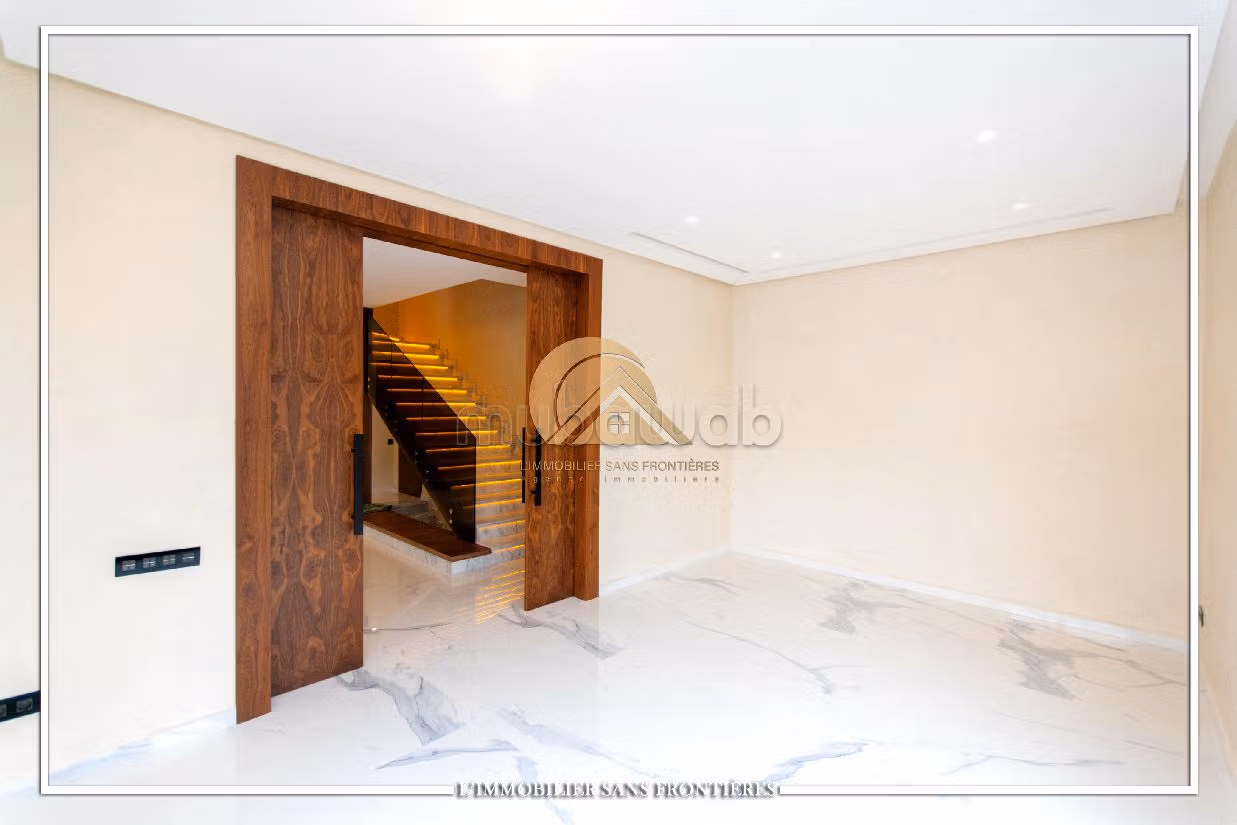 Villa moderne vide à louer, résidence golfique, piscine et jardin privés, Route Ourika