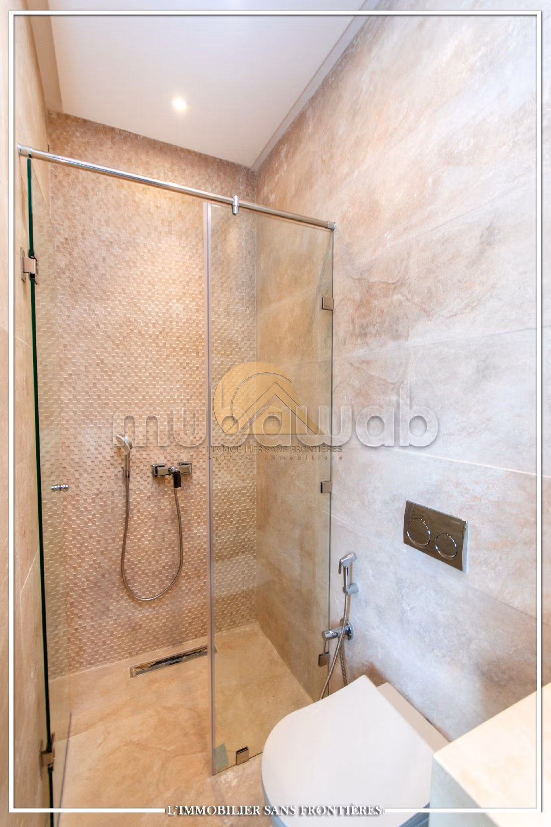 Villa moderne vide à louer, résidence golfique, piscine et jardin privés, Route Ourika