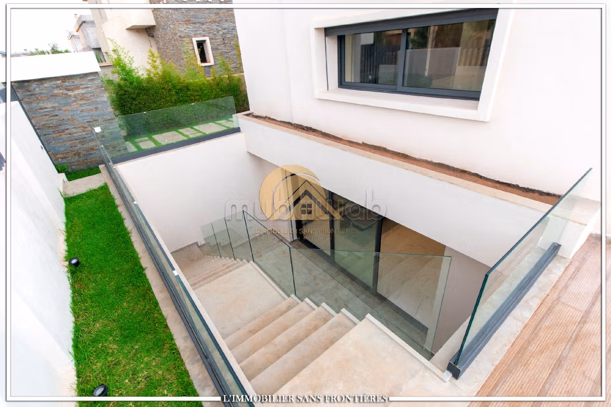 Villa moderne vide à louer, résidence golfique, piscine et jardin privés, Route Ourika