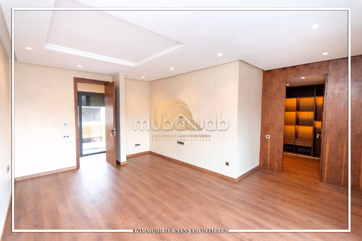 Villa moderne vide à louer, résidence golfique, piscine et jardin privés, Route Ourika