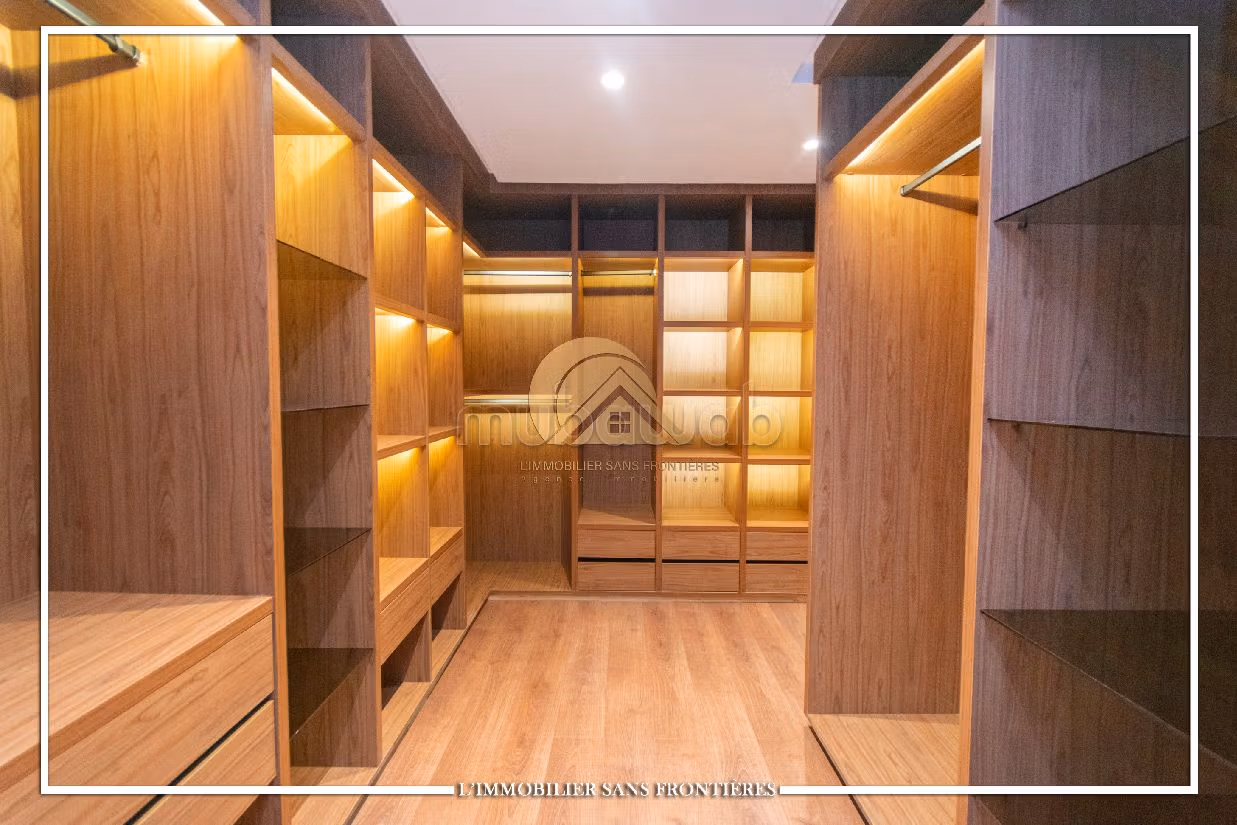 Villa moderne vide à louer, résidence golfique, piscine et jardin privés, Route Ourika
