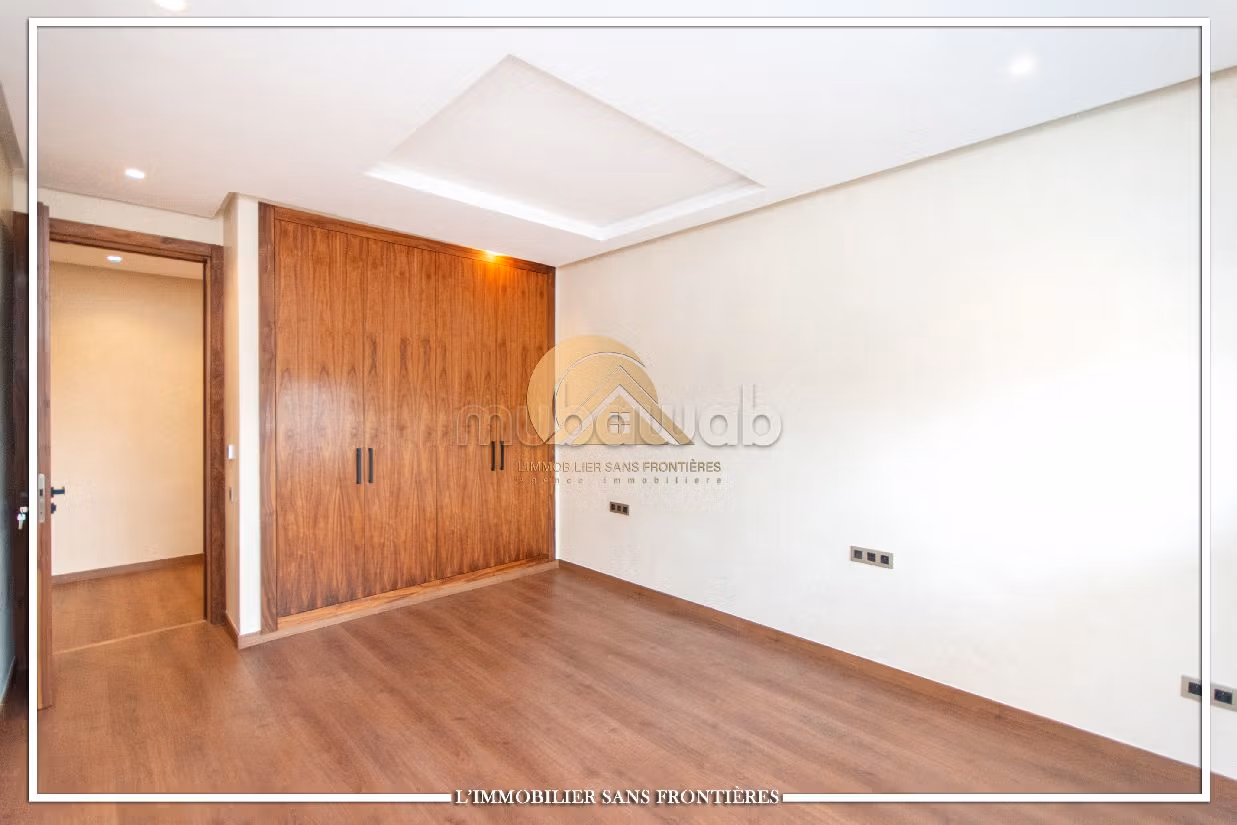 Villa moderne vide à louer, résidence golfique, piscine et jardin privés, Route Ourika