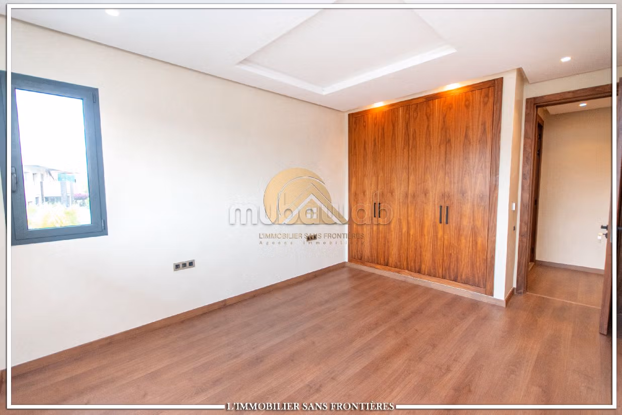 Villa moderne vide à louer, résidence golfique, piscine et jardin privés, Route Ourika