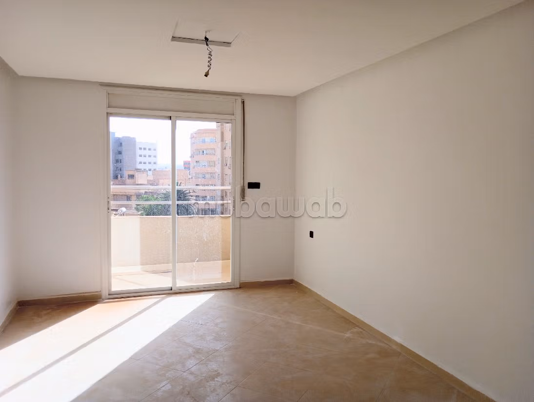 Splendido appartamento in affitto a Centre ville. 3 locali spaziosi. Ascensore e terrazzo