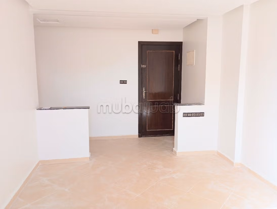 Splendido appartamento in affitto a Centre ville. 3 locali spaziosi. Ascensore e terrazzo