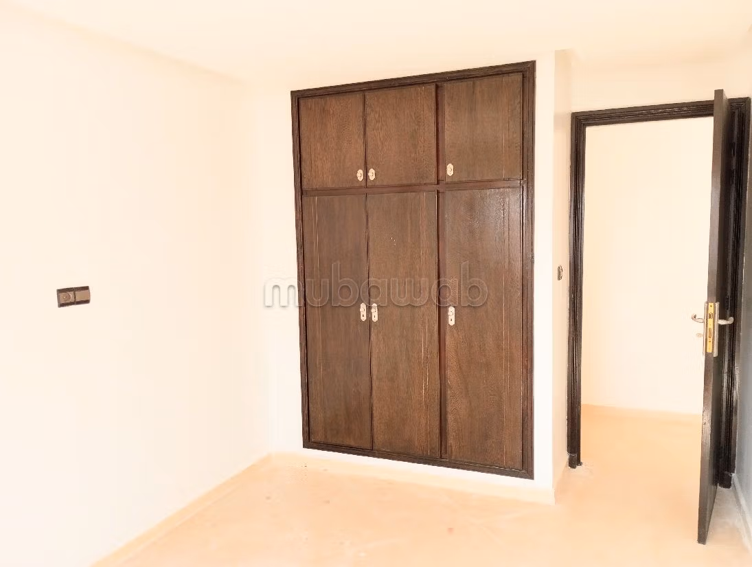 Splendido appartamento in affitto a Centre ville. 3 locali spaziosi. Ascensore e terrazzo